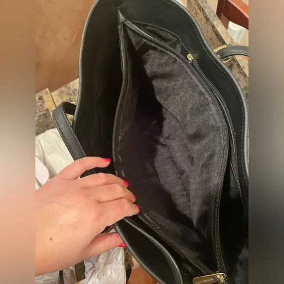 Michael Kors Jet Set Carryall Tote in Black - Picture 4 of 14